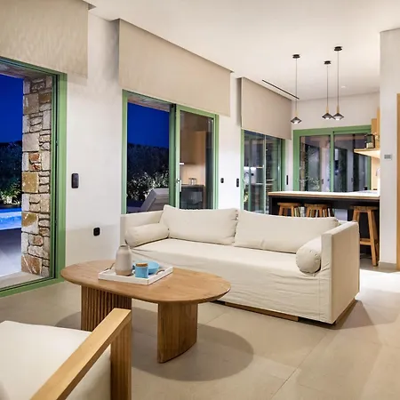 Willa Nomas With Private Pool