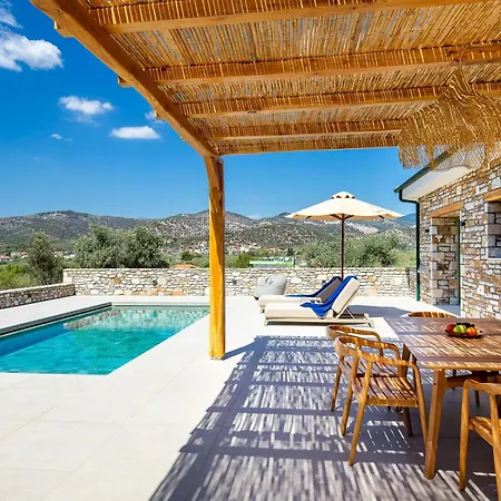 Willa Nomas With Private Pool Potos