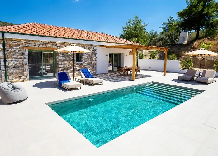 Villa Nomas With Private Pool